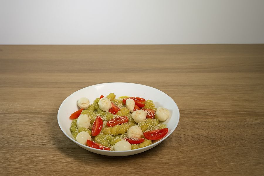 Tjestenina u kremastom avokado pestu