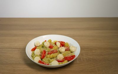 Tjestenina u kremastom avokado pestu