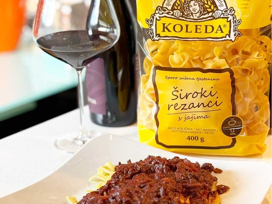 Ragu (bolognese) sa širokim rezancima Koleda